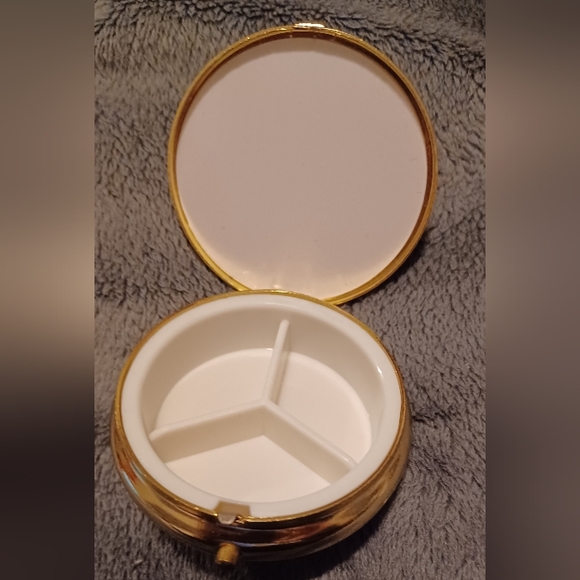 Travel vintage hand painted ceramic pill box - Picture 2 of 2